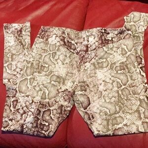 Hot Kiss Snake Print Leggings in Neutral Tones